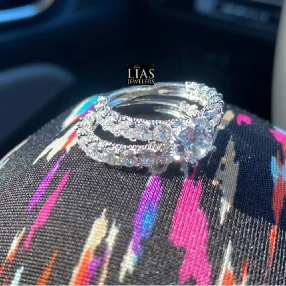 Brand New 18k White Gold Wedding Ring Set